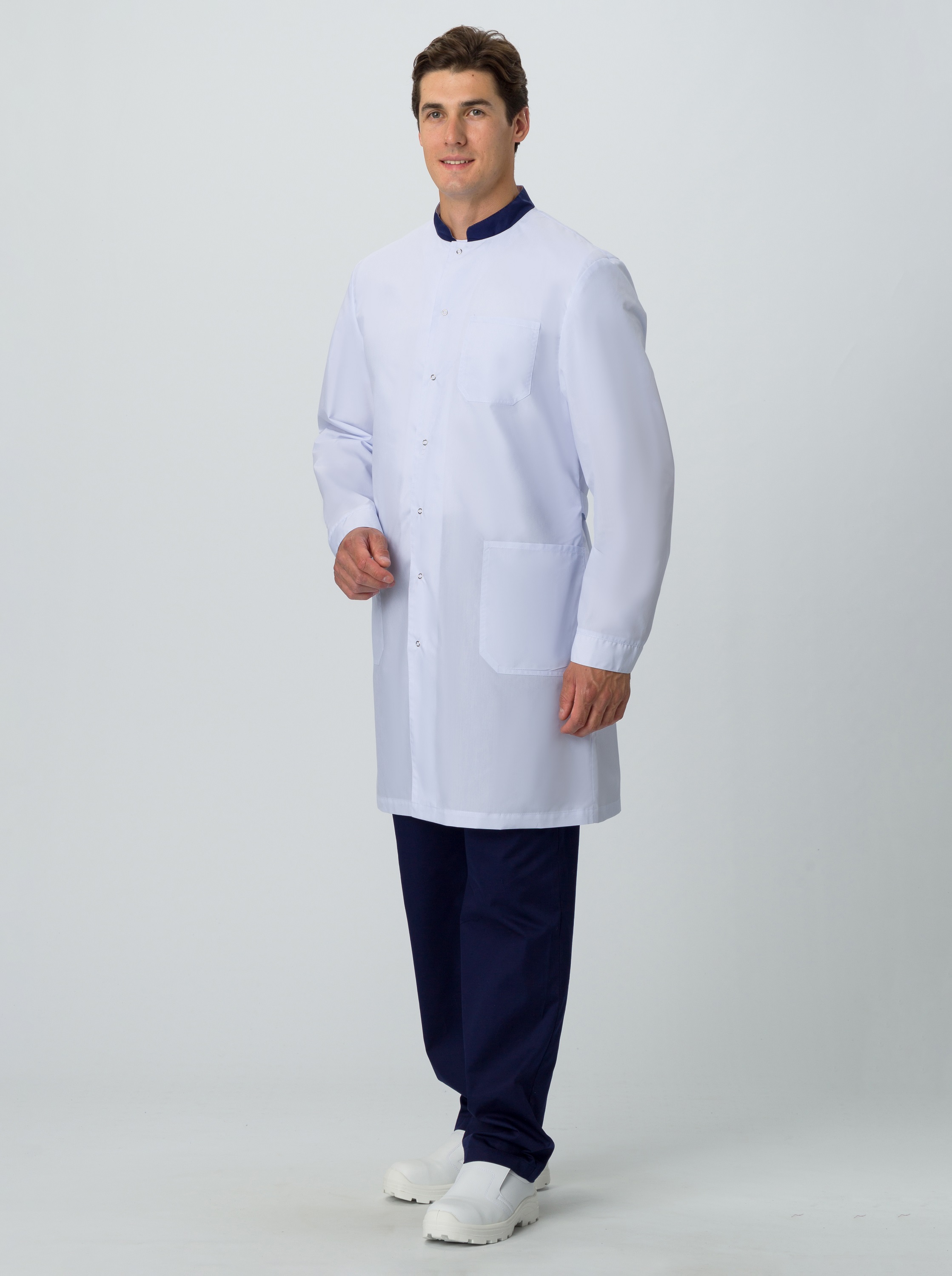 Халат мужской Симпл-001 (тк.Смесовая,120) MedLine, белый/т.синий