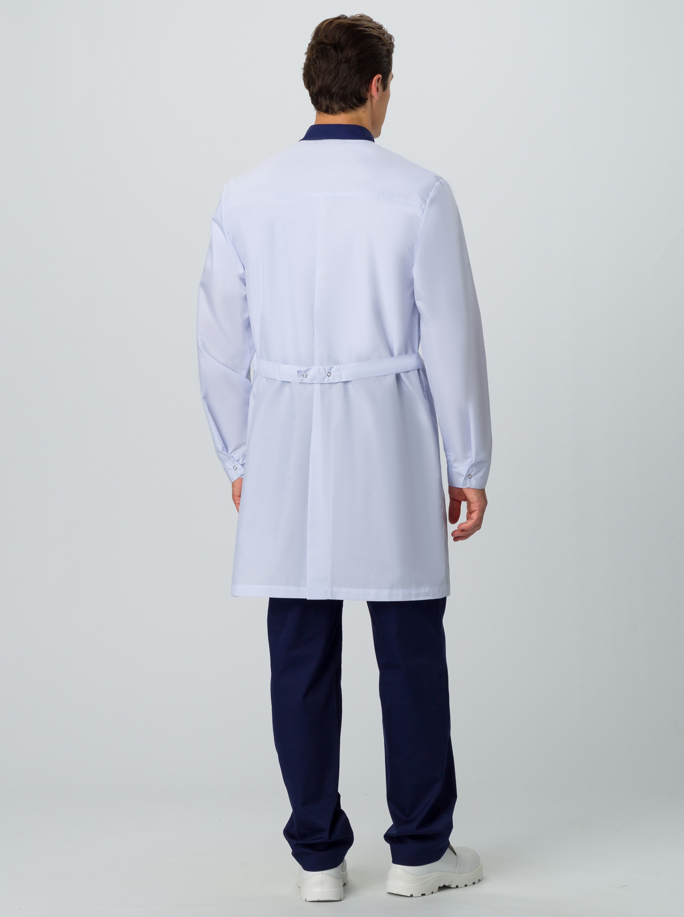 Халат мужской Симпл-001 (тк.Смесовая,120) MedLine, белый/т.синий